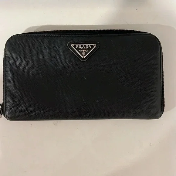 Prada Saffiano Black Zip Wallet - Picture 2 of 8